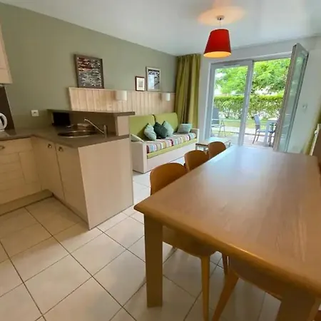 Maison 6 Personnes Avec 2 Chambres, Piscines Et Sauna בית נופש