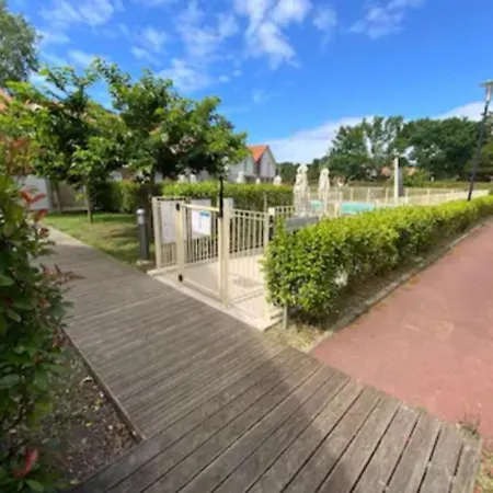 Prázdninový dům Maison 6 Personnes Avec 2 Chambres, Piscines Et Sauna