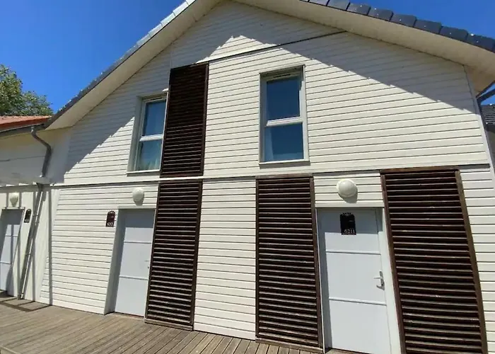 Maison 6 Personnes Avec 2 Chambres, Piscines Et Sauna