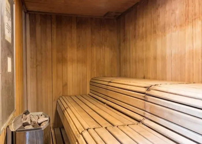 Vakantiehuis Maison 6 Personnes Avec 2 Chambres, Piscines Et Sauna *