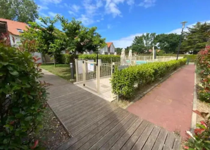 Casa vacanze Maison 6 Personnes Avec 2 Chambres, Piscines Et Sauna